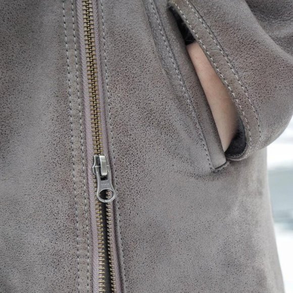 Hooded sheepskin coat with lush silver fox fur trim - Picture 11 of 13